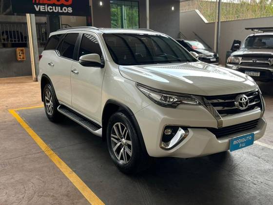 TOYOTA HILUX SW4 2.8 SRX 4X4 16V TURBO INTERCOOLER DIESEL 4P AUTOMÁTICO